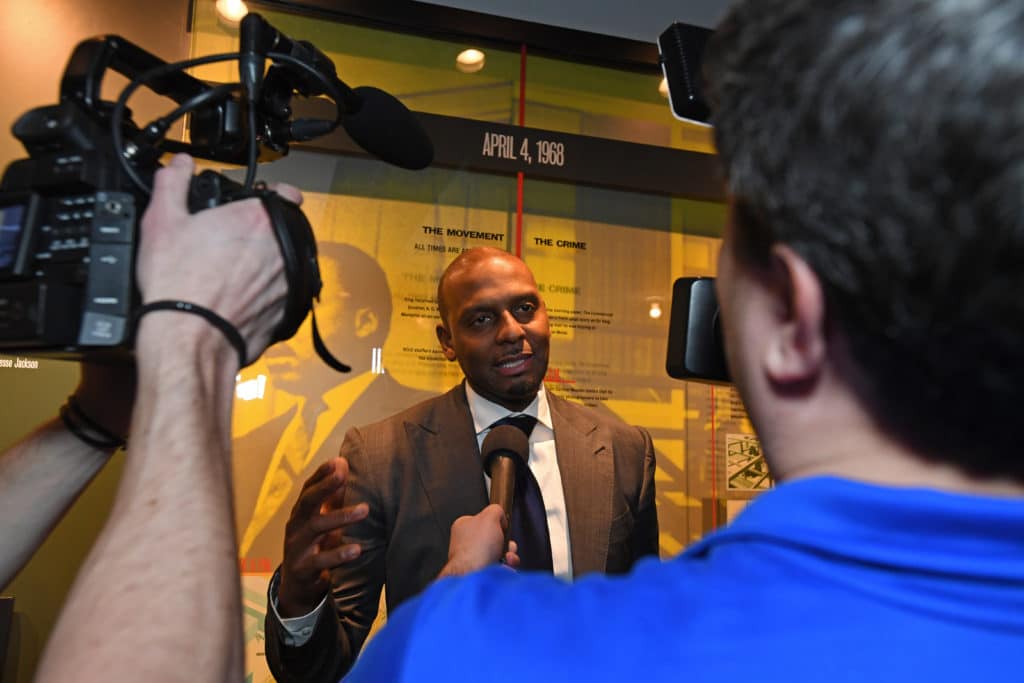 Tubby Smith out at Memphis; Penny Hardaway emerges as candidate