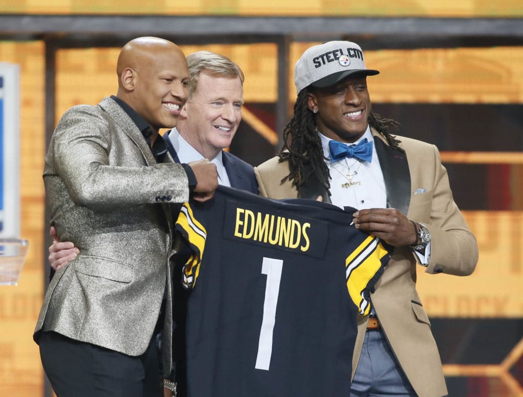 NFL First Round Ends with Chiefs Staying Put