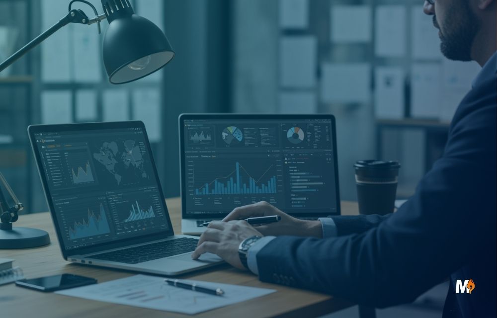 Directivo analizando dashboard ERP en oficina moderna tomando decisión estratégica operativa