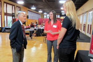 Students talk with Melvin Eklund