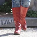Jennifer Garner Loves Her Red Boots!