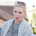 Kat Heigl Buys Craft Supplies