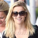Reese Witherspoon Gets Retail Therapy With Her Mom