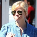 Reese Runs Errands In Brentwood