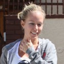 Kendra Wilkinson Shows Some Leg