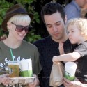 Ashlee Simpson And Pete Wentz Back Together -- And Holding Hands!