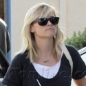 Reese Witherspoon Chills Out With A Cup Of Frozen Yogurt