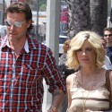 Pregnant Tori Spelling Hangs With Her Hubby