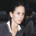 Courteney Cox Grabs Dinner (Sans Brad Pitt)