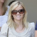 Reese Witherspoon Wears A Leg Brace