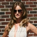 Rosie Huntington-Whitely Looks Sexy Outside Of Letterman