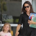 Jen Garner Takes Daughter Violet To The Library