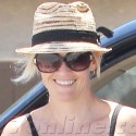 Reese Witherspoon Shops In Brentwood