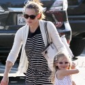 Jennifer Garner Brings Daughters To The Park
