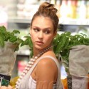 Preg Jessica Alba Shops Healthy At Whole Foods