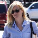 Reese Witherspoon Picks Up Sweet Treats To Go In Brentwood