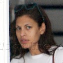 Eva Mendes Shops Sans Makeup