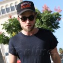 Robert Pattinson Attacks Photographers