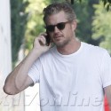 Eric Dane Smokes And Chats On His Cell