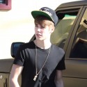 Justin Bieber Gets Pizza In The Valley