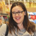 Jennifer Garner Stocks Up On Healthy Foods At The Grocery Store