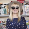 Reese Witherspoon Loves Her Magazines!