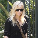 Reese Witherspoon Steps Out With Her Baby Bump