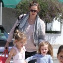 Jennifer Garner Takes The Girls To Ballet