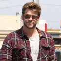 Lim Hemsworth Goes Shopping At Vons