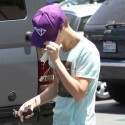 Justin Bieber Loses His Cool With A Pap