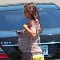 Kourtney Kardashian Takes Her Bump Shopping