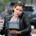 Jennifer Garner Grabs Coffee For Her Friends