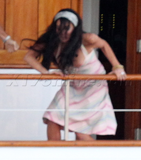 Lindsay Lohan Suffers Wardrobe Malfunction Lindsay Lohan Photos