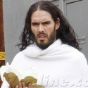 Russell Brand Gives Birthday Cupcake To Homeless Man