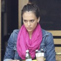 Jessica Alba Goes On A Coffee Run