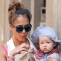 Jessica Alba Relaxes In NYC Before Her Appearance On <em>The View</em>