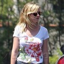 Kirsten Dunst Rocks Daisy Dukes