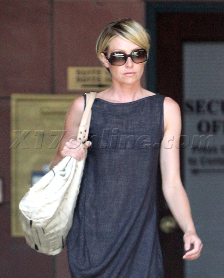 Portia De Rossi Gets Her Nails Done Portia Derossi Photos X17