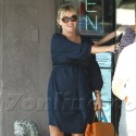Reese Witherspoon And Her Bump Grabs Lunch