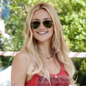 Kate Hudson Flashes A Smile At The Venice Film Festival