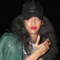 Rihanna Wears A Pro-Marijuana T-Shirt