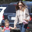 Jennifer Garner Takes Her Little Girl Shopping