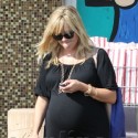 Reese Witherspoon Goes Grocery Shopping In Santa Monica