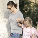 Jennifer Garner Hangs Out With Violet  