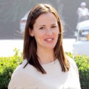Jennifer Garner Runs Errands And Lunches At Toscana