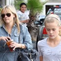Reese Witherspoon Hangs Out With Her Daughter Eva