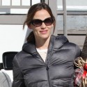 Jennifer Garner Goes Holiday Shopping