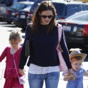 Jennifer Garner Takes Her Girls To The Farmers Market