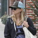 Reese Witherspoon Dresses Down For An Errand Run