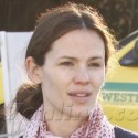 Jennifer Garner Goes Out In Brentwood With No Makeup